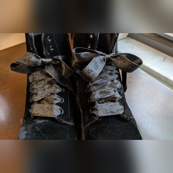 Dr Martens Black Suede Kids Boots. Lace-Up Boots With Side Zipper. Size 3 - Picture 6 of 9